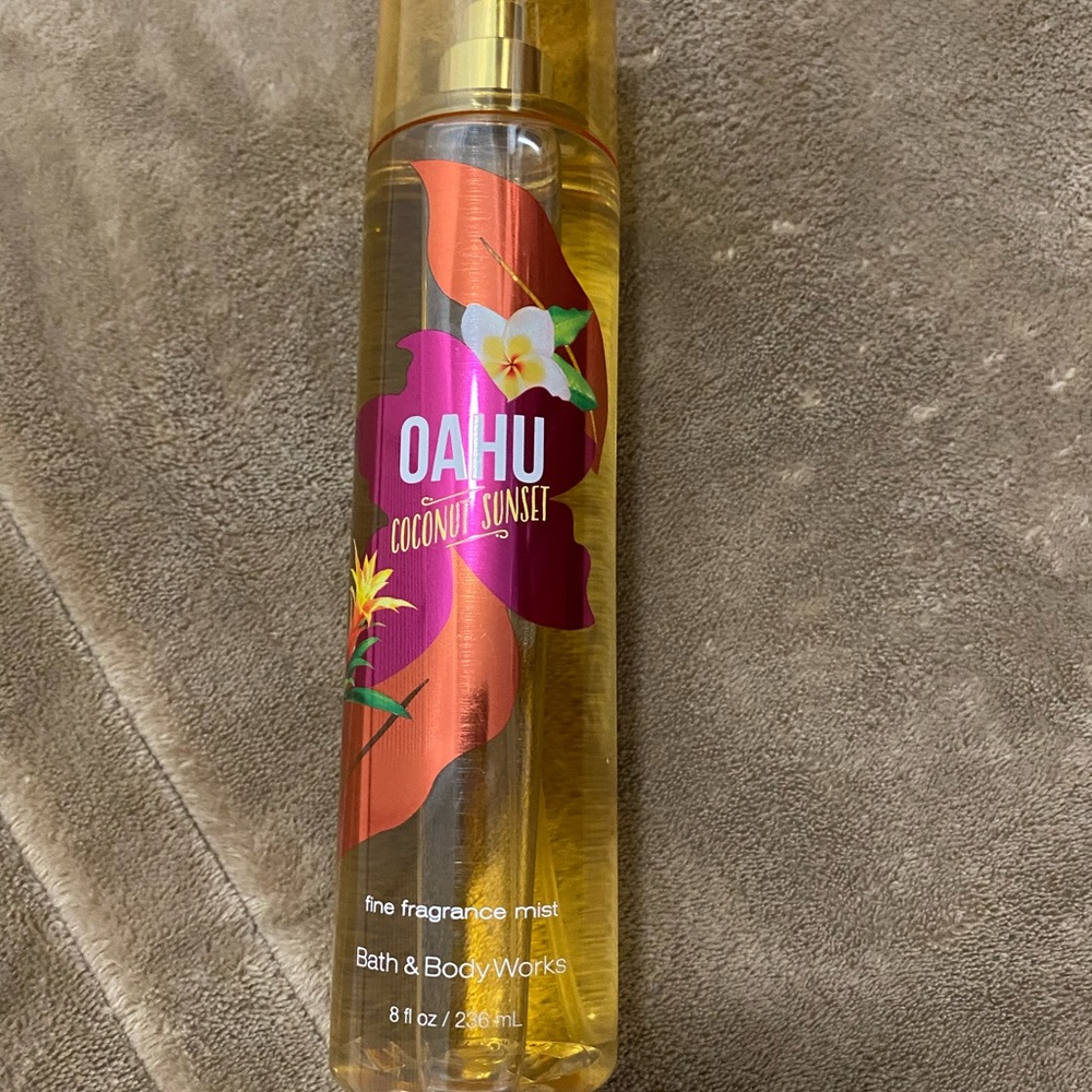 Oahu Coconut sunset body spray.  Bath and body works. From smoke/pet free home.